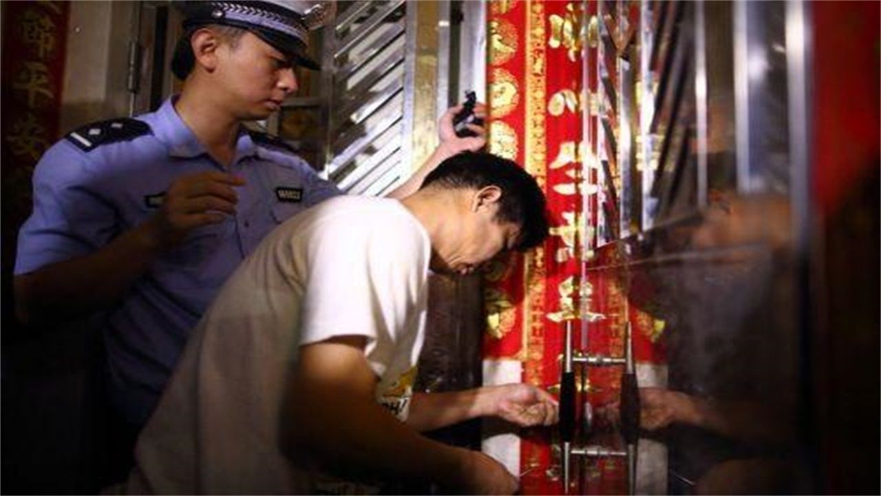 請開鎖師傅開了鎖后，師傅為什么一般都不進門，就算主人請也不進去？